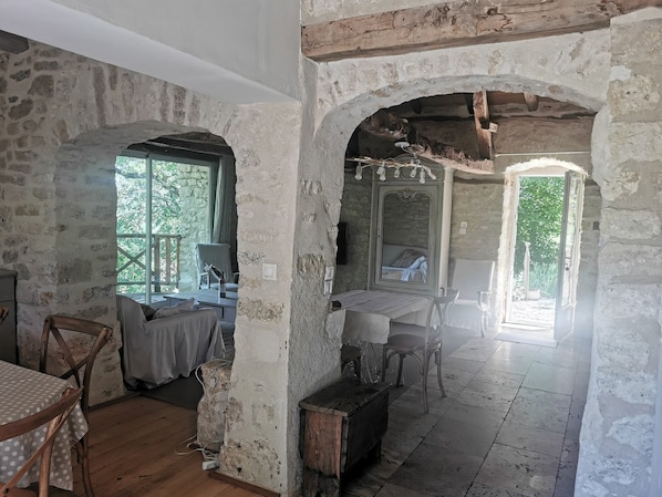 Interior - Cottage 'Gite De Caractère, Piscine Et Vue' with Private Pool, Private Terrace and Wi-Fi (BAGAT EN QUERCY)
