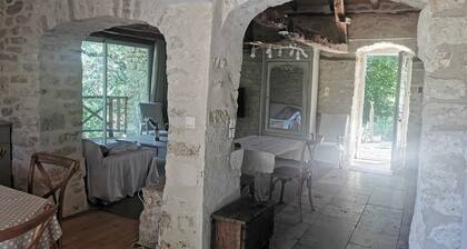 Landhaus 'Gite De Caractère, Piscine Et Vue' mit privatem Pool, privater Terrasse und WLAN