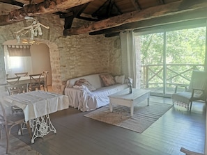 TV, fireplace - Cottage 'Gite De Caractère, Piscine Et Vue' with Private Pool, Private Terrace and Wi-Fi (BAGAT EN QUERCY)