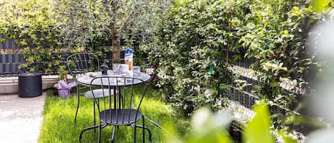 屋外ダイニングエリア