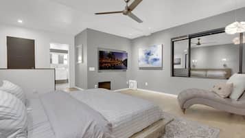 5 bedrooms, desk, iron/ironing board, travel cot