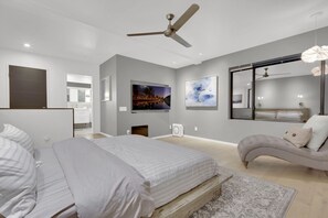 5 bedrooms, desk, iron/ironing board, travel cot