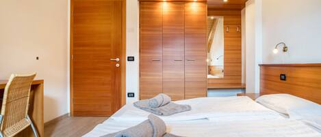 2 chambres, fer et planche à repasser, Wi-Fi gratuit, draps fournis