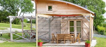 Chalet '5 Pers Landeleau 2kms Canal' with Private Terrace and Shared Garden