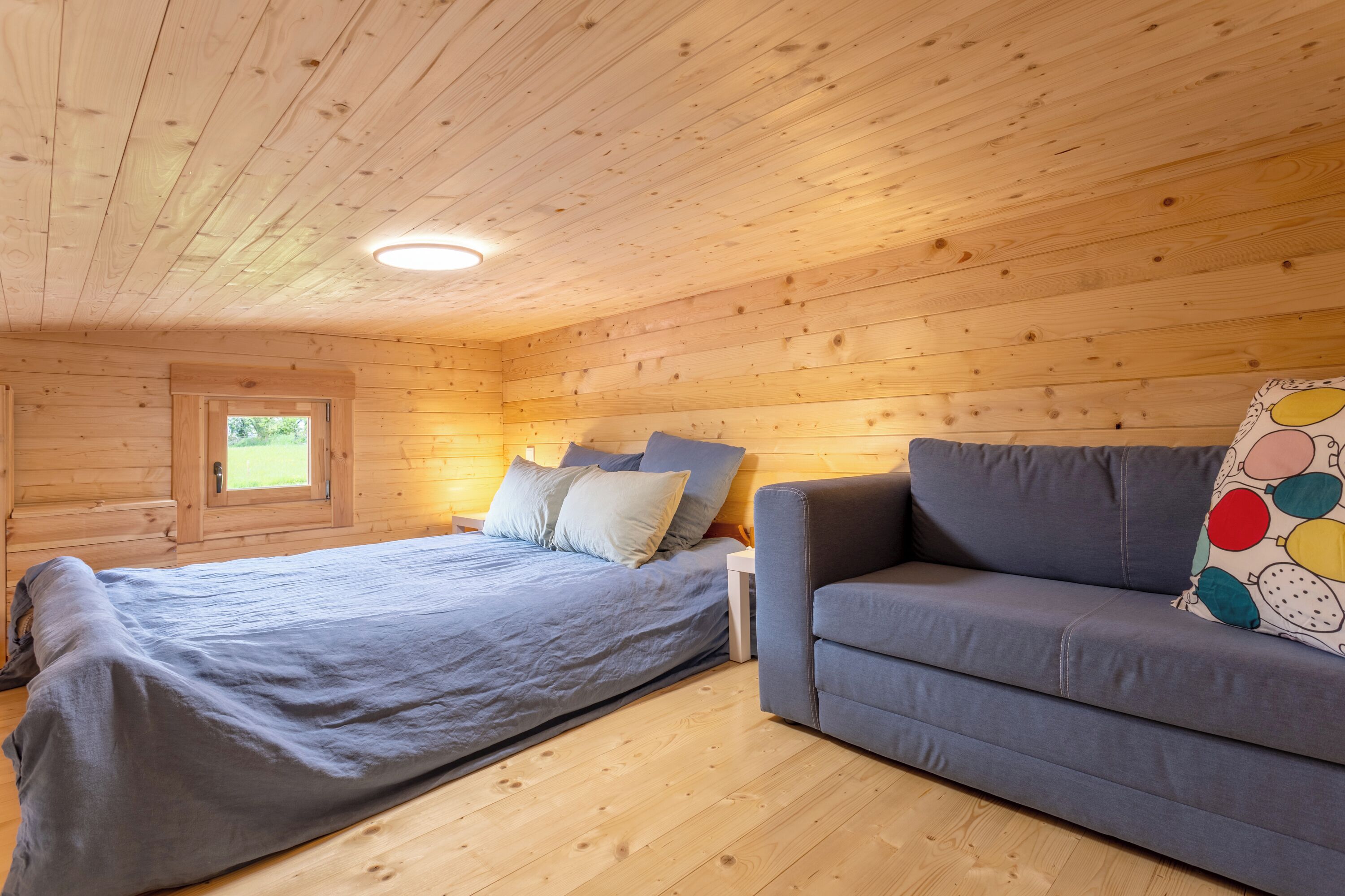 1 bedroom, bed sheets