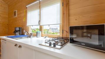 Réfrigérateur, micro-ondes, plaque de cuisson, cafetiÚre/bouilloire