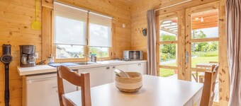 Chalet '5 Pers Landeleau 2kms Canal' with Private Terrace and Shared Garden