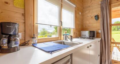 Chalet '5 Pers Landeleau 2kms Canal' avec terrasse privée et jardin partagé