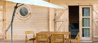 Chalet '4 Pers Landeleau 2kms Canal' with Private Terrace