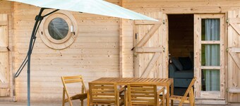 Chalet '4 Pers Landeleau 2kms Canal' with Private Terrace