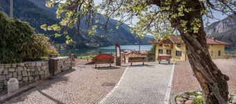 Apartment 'Casa Batistei Ribes' with Lake View, Balcony and Wi-Fi