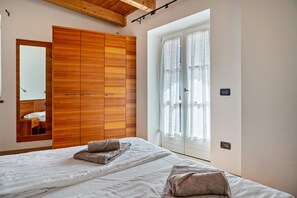 3 bedrooms, iron/ironing board, free WiFi, bed sheets - Apartment 'Casa Batistei Ribes' with Lake View, Balcony and Wi-Fi (Molveno)