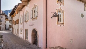 A narrow cobblestone street lined with traditional buildings, one with a sign reading 'Casa Batistel.' - Apartment 'Casa Batistei Ribes' with Lake View, Balcony and Wi-Fi (Molveno)