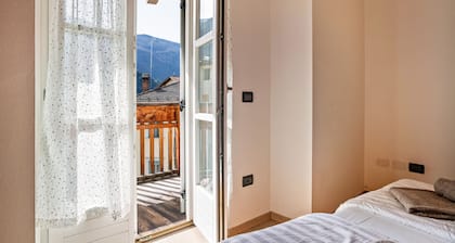 Apartment 'Casa Batistei Ribes' with Lake View, Balcony and Wi-Fi