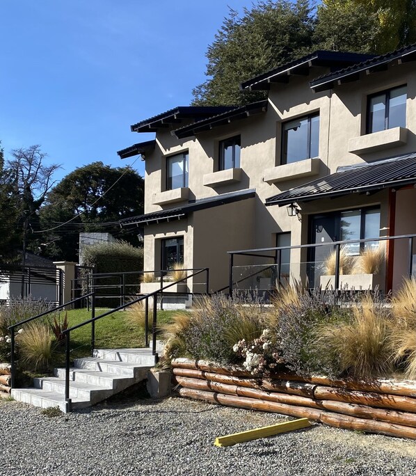 Front of property - Quillaipe Apart Suite (San Carlos de Bariloche)