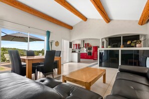Interior - Villa 'Les Brés' with Lake View, Private Pool and Wi-Fi (Bauduen)
