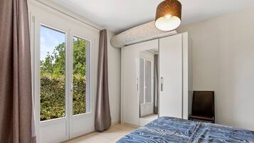 3 bedrooms, iron/ironing board, free WiFi, bed sheets