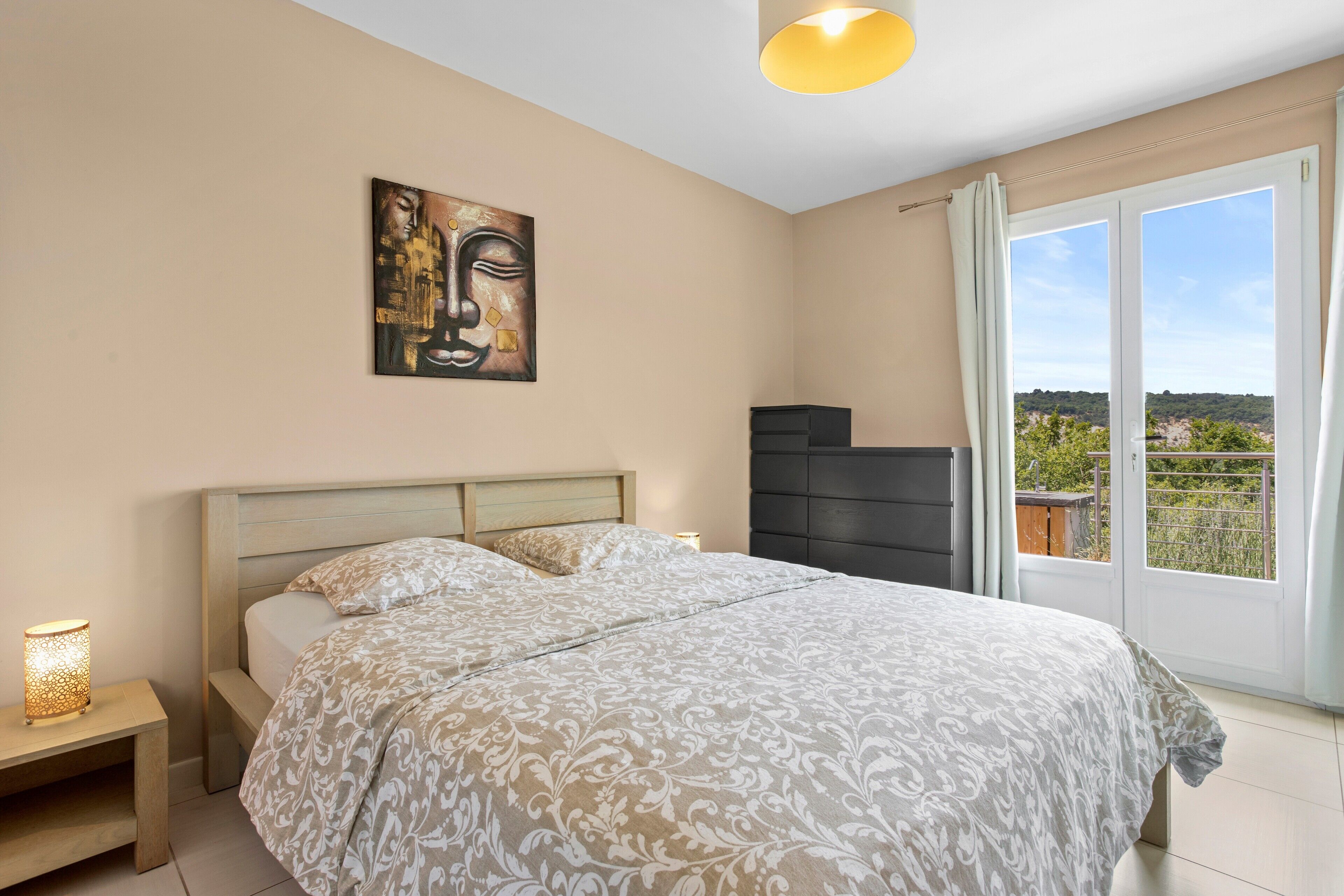 3 bedrooms, iron/ironing board, free WiFi, bed sheets