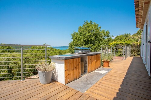 Villa 'Les Brés' mit Seeblick, privatem Pool und WLAN