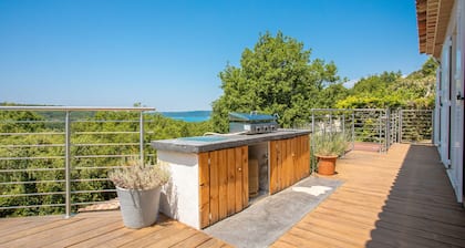 Villa 'Les Brés' mit Seeblick, privatem Pool und WLAN