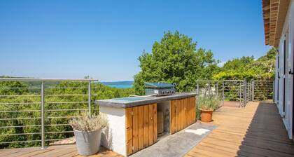Villa 'Les Brés' avec vue sur le lac, piscine privée et Wi-Fi