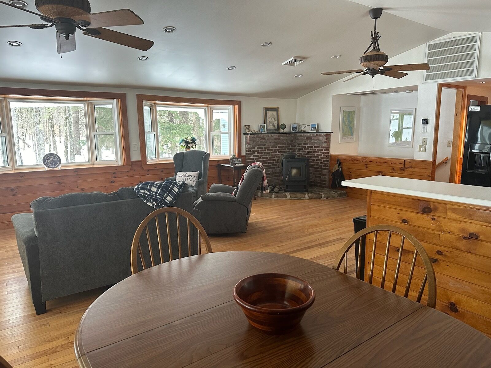 تلفزيون ذكي، مشغل دي في دي، كُتُب