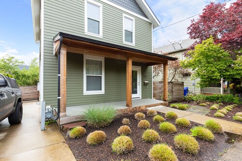 St Johns Apt. by Cathedral Park, Willamette River