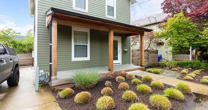 St Johns Apt. by Cathedral Park, Willamette River