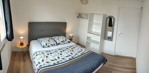 3 bedrooms, desk, iron/ironing board, free WiFi