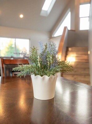 Interior - Xenia House-Roseburg Retreat with a View! Near Wildlife Safari (Roseburg)