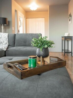 Smart TV - Xenia House-Roseburg Retreat with a View! Near Wildlife Safari (Roseburg)