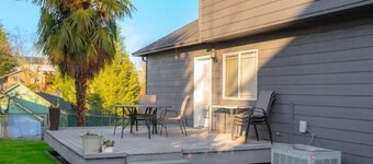 Xenia House-Roseburg Retreat with a View! Near Wildlife Safari