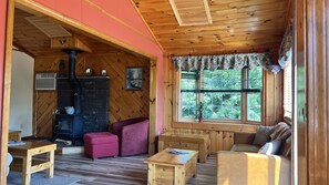 Living area - Bungalow Retreat 5 min. to Mt Wash.  
Hot tub and Pet Friendly (Carroll)