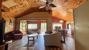 Living area - Bungalow Retreat 5 min. to Mt Wash.  
Hot tub and Pet Friendly (Carroll)