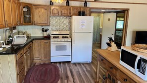 Fridge, microwave, oven, stovetop - Bungalow Retreat 5 min. to Mt Wash.  
Hot tub and Pet Friendly (Carroll)