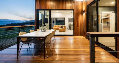Deep Creek: Rosie's Rest - Modern farmstay with breathtaking views.