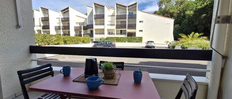 屋外ダイニングエリア