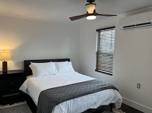 2 habitaciones, escritorio, tabla de planchar con plancha y wifi gratis 