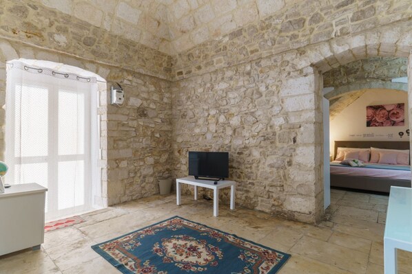 1 bedroom, iron/ironing board, Internet, bed sheets