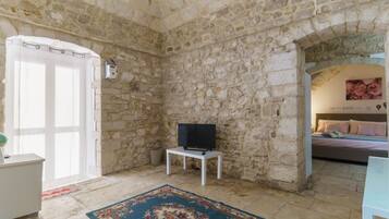 1 bedroom, iron/ironing board, internet, bed sheets