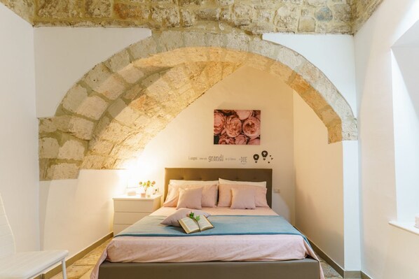 1 bedroom, iron/ironing board, Internet, bed sheets