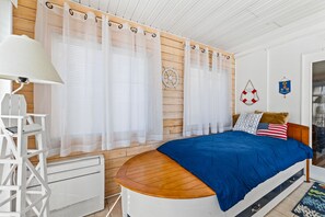 5 bedrooms, desk, iron/ironing board, free WiFi