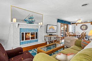 Smart TV, books - ⭐️Fountain Head Beach Bungalows steps to Beach Pool⭐️ (Ocean City)