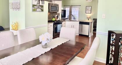 Townhome in Village of 5 Points, 3BDR 2.5BA Sleeps 6-8. Saturday-Saturday