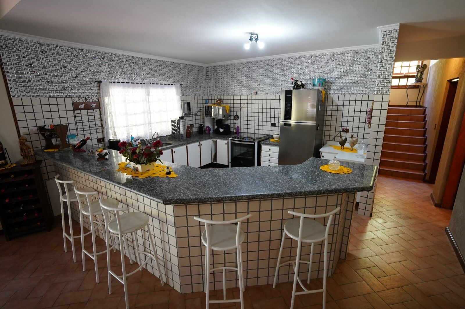 Geladeira, micro-ondas, fogão, cooktop