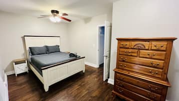 1 多间卧室、熨斗/熨衣板、WiFi、床单