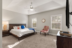 Room - Private end unit townhome. Pet friendly! 5 minutes from the beach! And a Pool! (St. Simons Island)