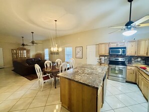 Private kitchen - “3bdrm Barn Apt” @ Sunset Pointe (Lincoln)