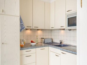 Refrigerador, microondas, parrilla de estufa y lavavajillas 