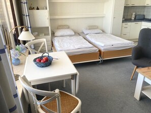 2 makuuhuonetta, silitysrauta/-lauta, Wi-Fi, vuodevaatteet